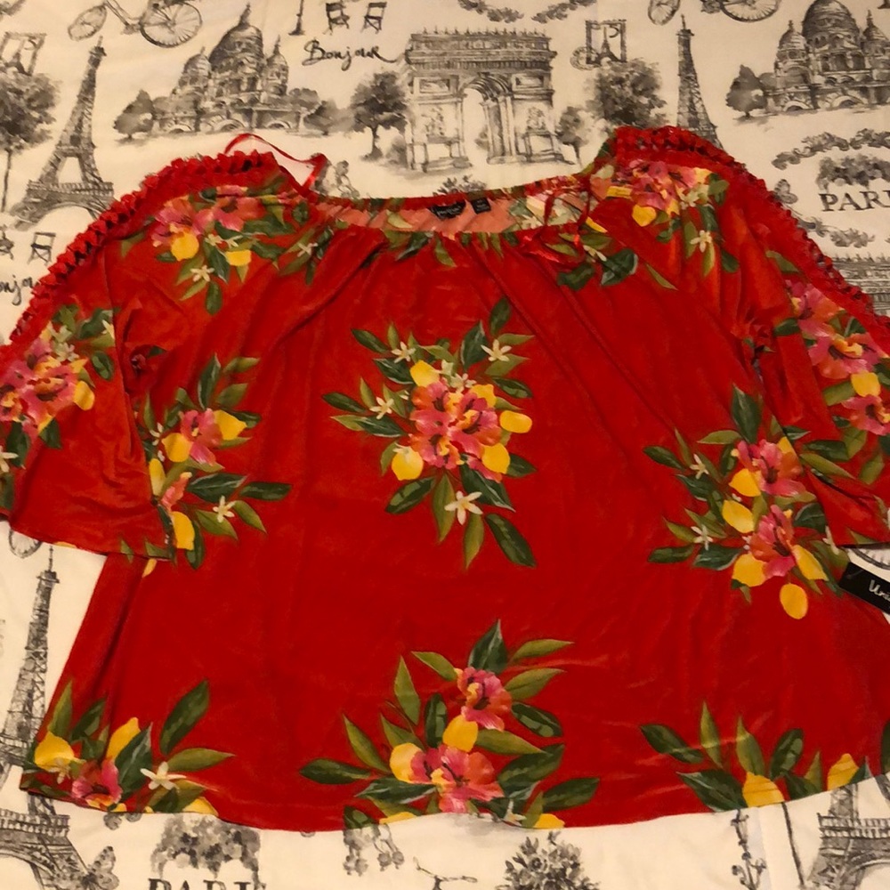 Red floral boutique top 3x